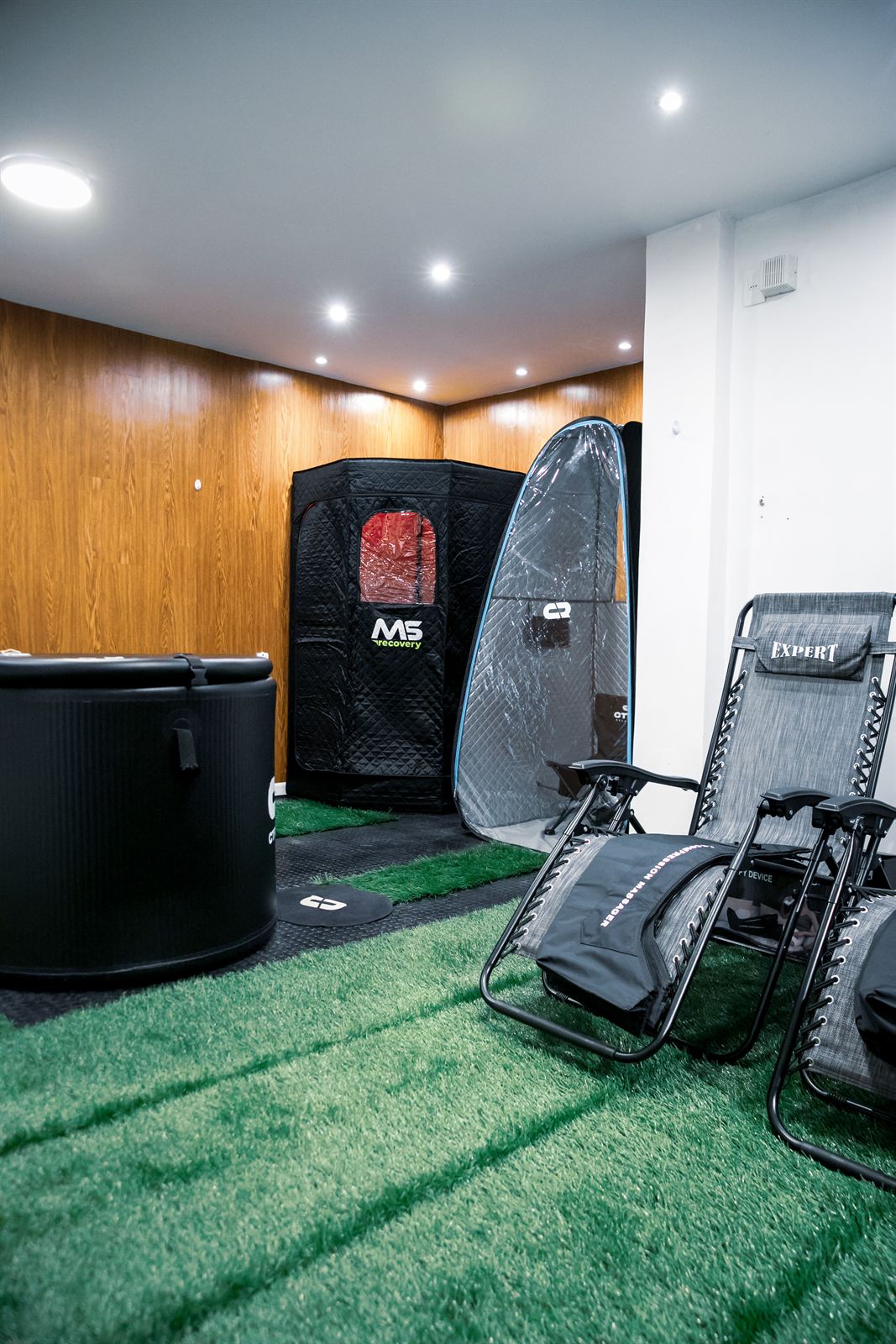 Vestuario e instalaciones de R-House Sports Recovery