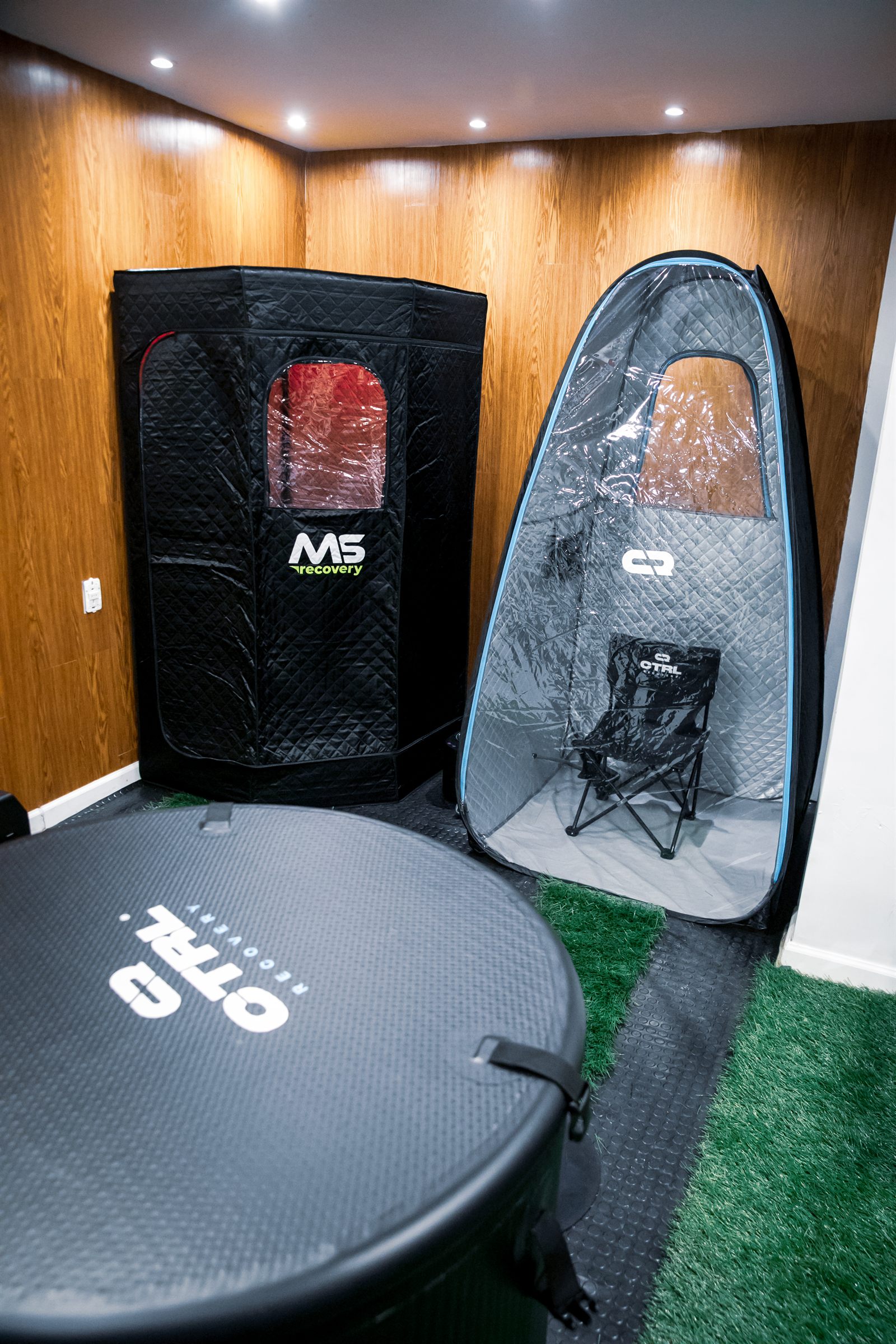 Sala de recovery con sauna y baño de hielo en R-House Sports Recovery